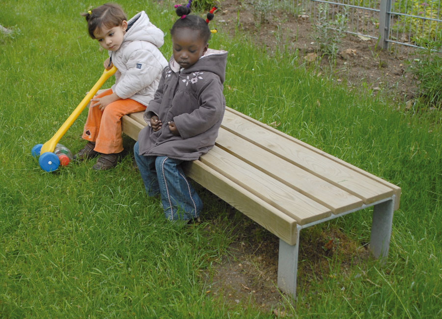 Banc simple enfant ATLANTIQUE BOIS conçu et fabriqué par Aréa mobilier urbain