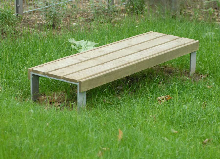 Banc simple enfant ATLANTIQUE BOIS conçu et fabriqué par Aréa mobilier urbain