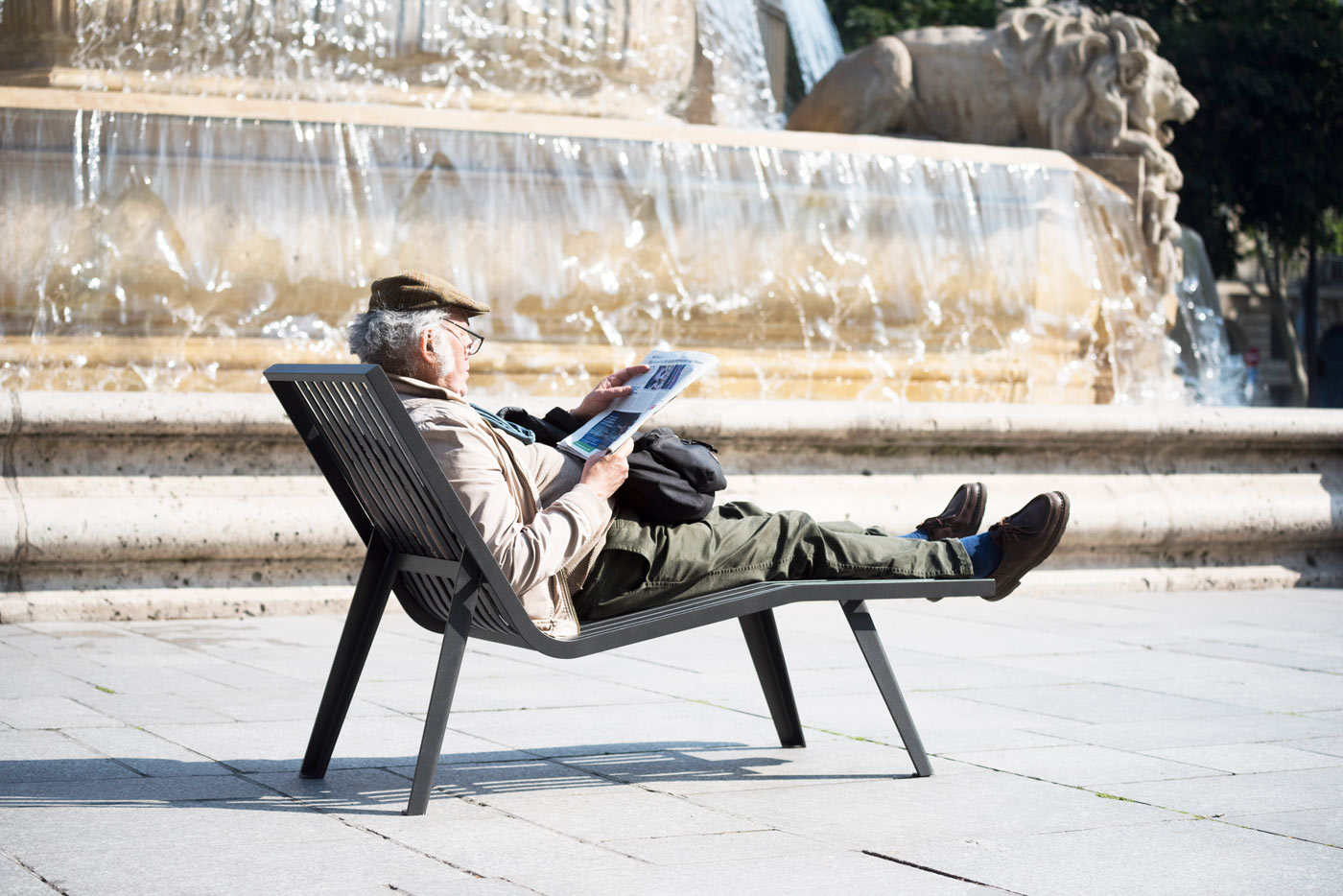 Chaise longue Michigan conçue et fabriquée par aréa mobilier urbain